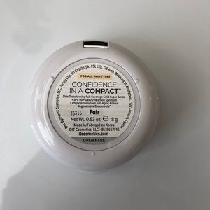 IT COSMETICS Confidence in a Compact